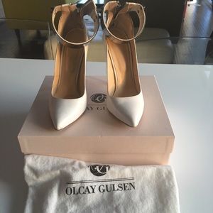 Olcay Gulsen pumps